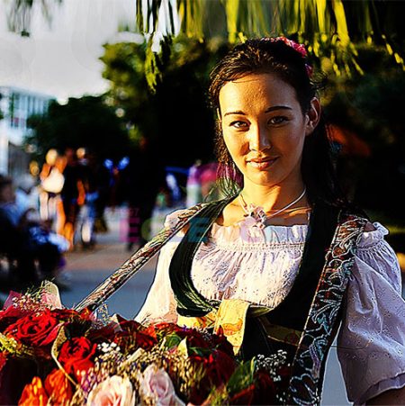 Çiçekci Kız standı Çiçekci Kız